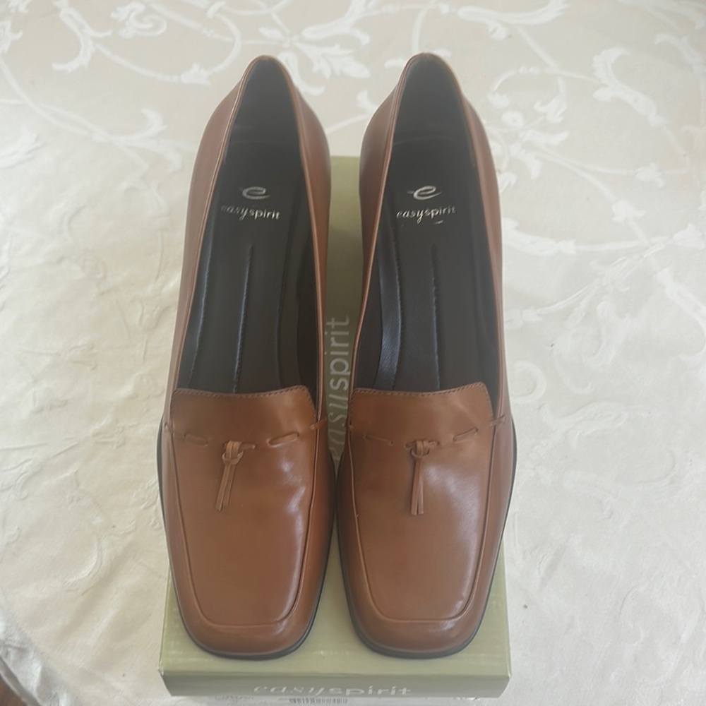 Brand New Easy Spirit Women's Brown Leather Loafers